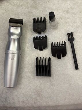 Wahl Silver Cordless Beard & Detail Trimmer with Black Guide Combs